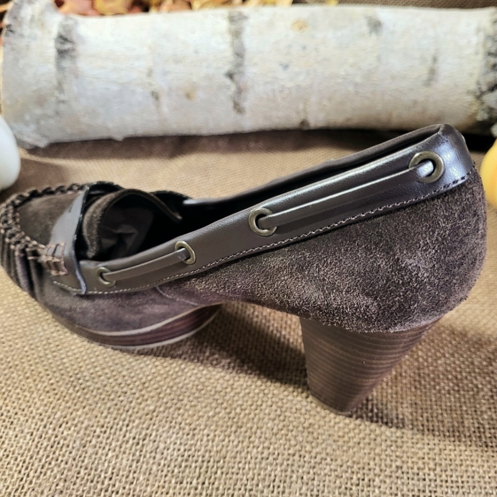 👠 Tommy Hillfiger Suede Heels